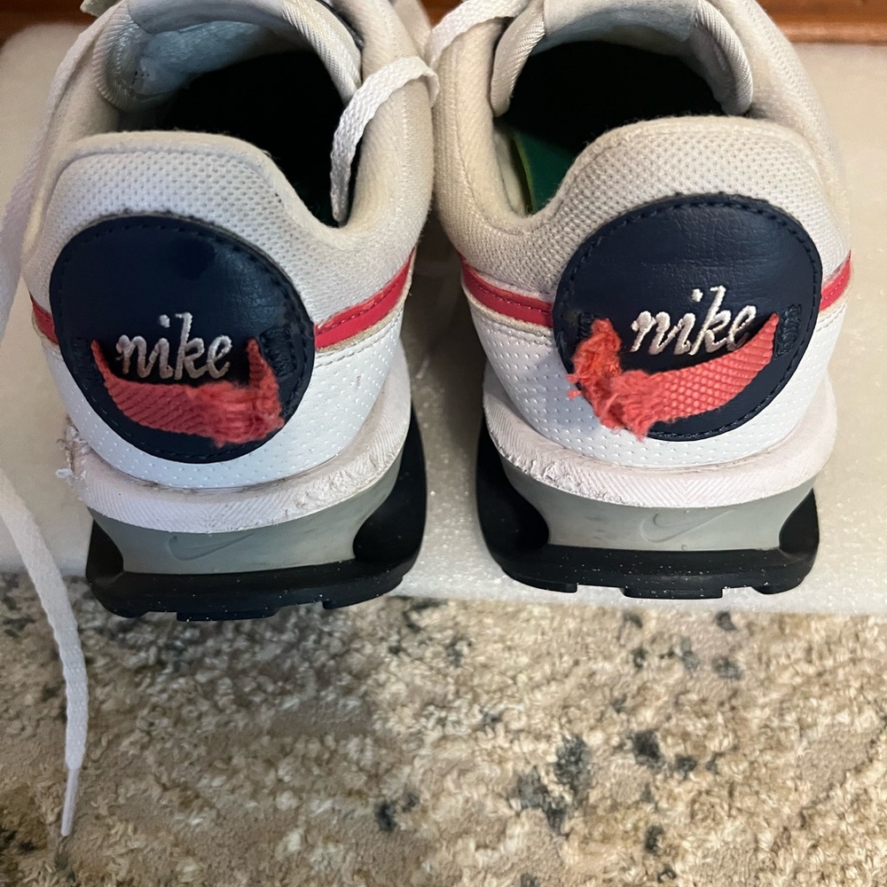 Nike Women Tennis Shoes - Picture 4 of 11
